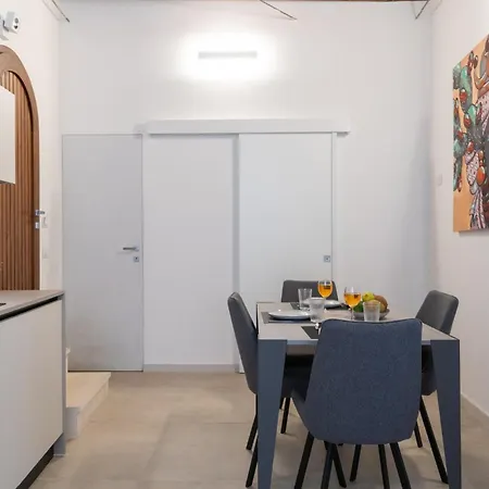 Guesthost - Petra Marina *