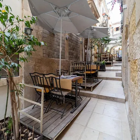 Guesthost - Petra Marina Syrakus