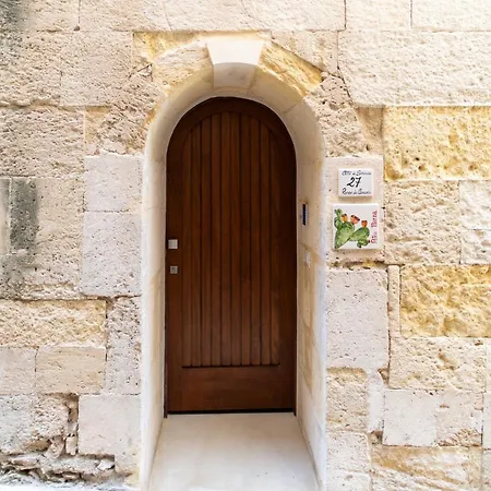 Guesthost - Petra Marina *