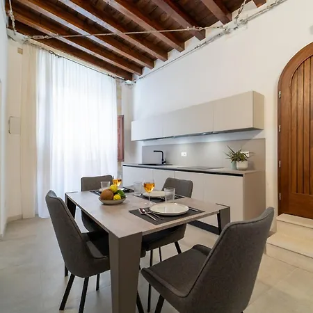 Guesthost - Petra Marina *